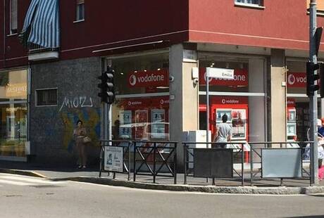NEGOZIO Vodafone - WindTre - Fastweb - Sky - Tim - Luce e Gas - Riparazione & Assistenza